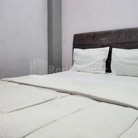 Puspita Homestay Mitra Reddoorz Бекаси Экстерьер фото