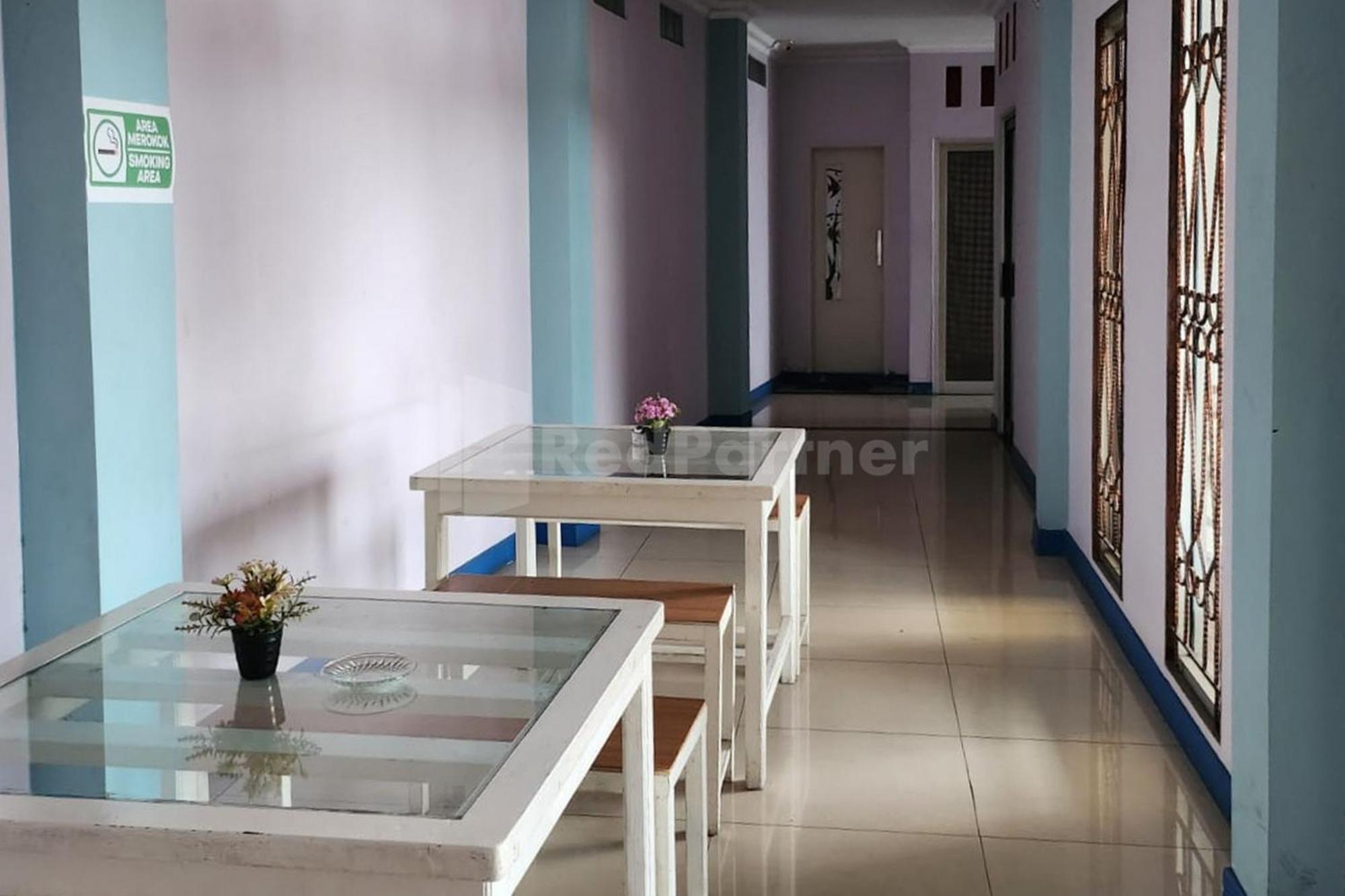 Puspita Homestay Mitra Reddoorz Бекаси Экстерьер фото